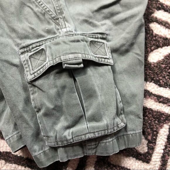 Army green cargo shorts - Picture 4 of 6